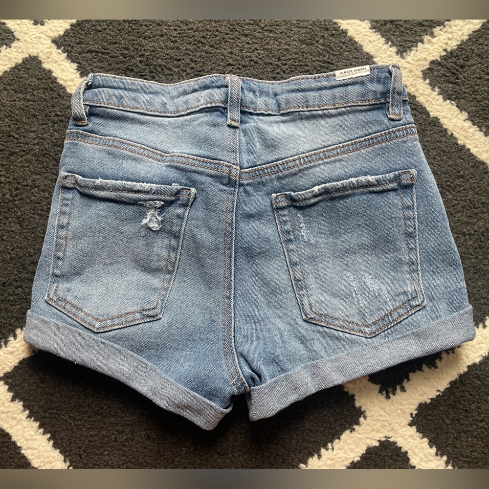 Almost Famous Mid Rise Short - Picture 4 of 5
